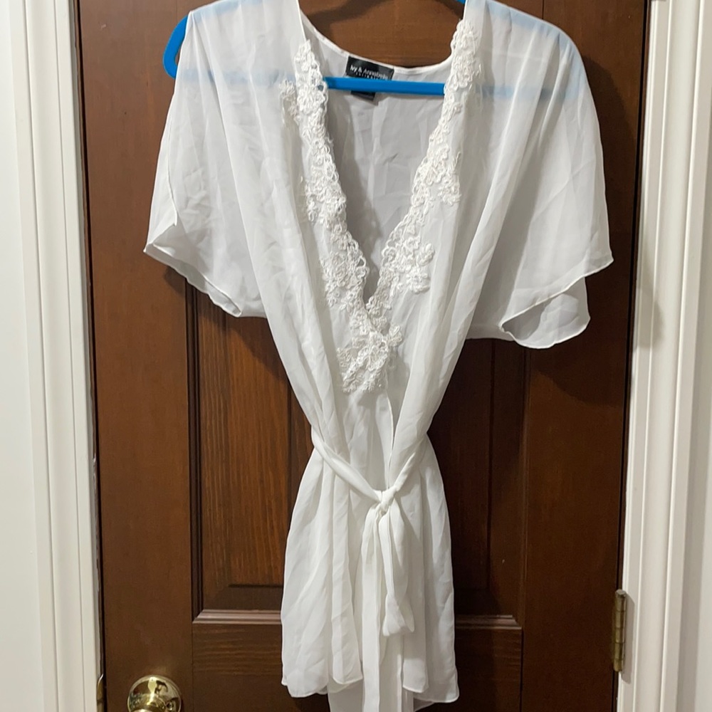 White Sheer Short Robe Lace Bridal XL Flutter